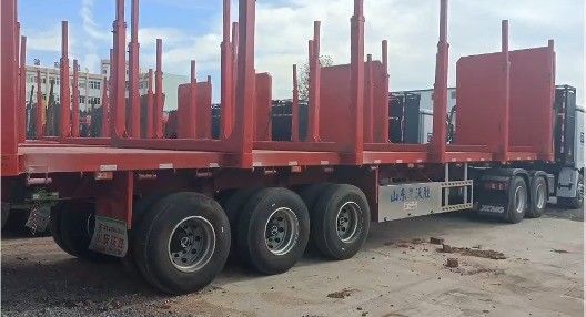 Q345b メインビーム3軸 20ft 40ft コンテナ輸送 60-100トンのフラットベッドフラットベッドトラックセミトレーラー