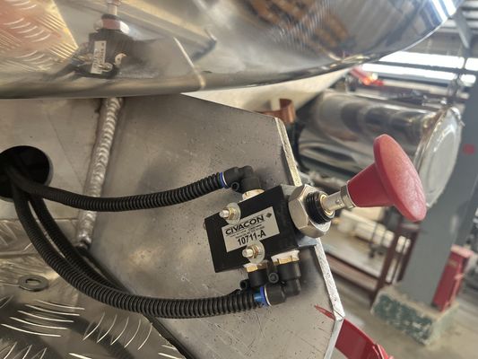 標準28トンの着陸車3軸 25-60CBM アルミ合金燃料タンク半トレーラー