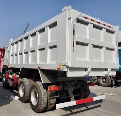 SINOTRUCK HOWO 4x2 6x4 8x4 2人の乗客のための水力シリンダーティパーダンプトラック