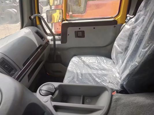マニュアルトランスミッション Sinotruk HOWO 371hp 6*4 トラクターヘッド トラック